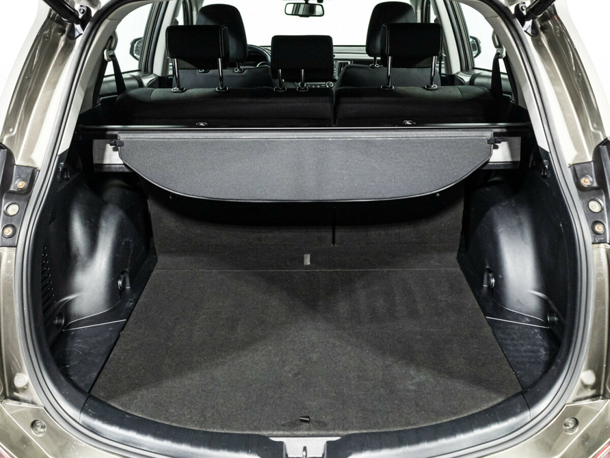 Toyota RAV4 2017 года с пробегом. Фото: #18
