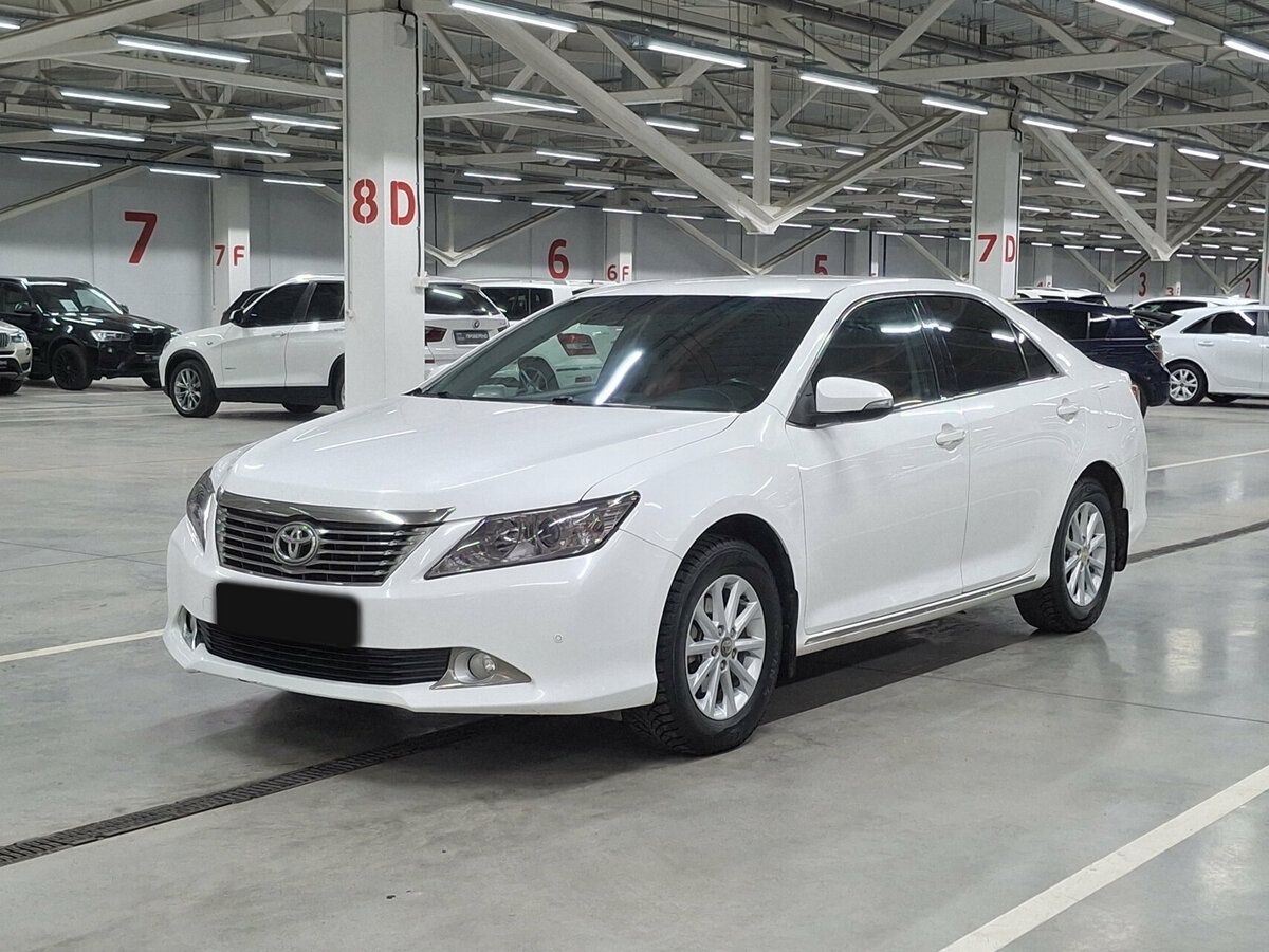 Toyota Camry 2013 года с пробегом. Посмотреть фото
