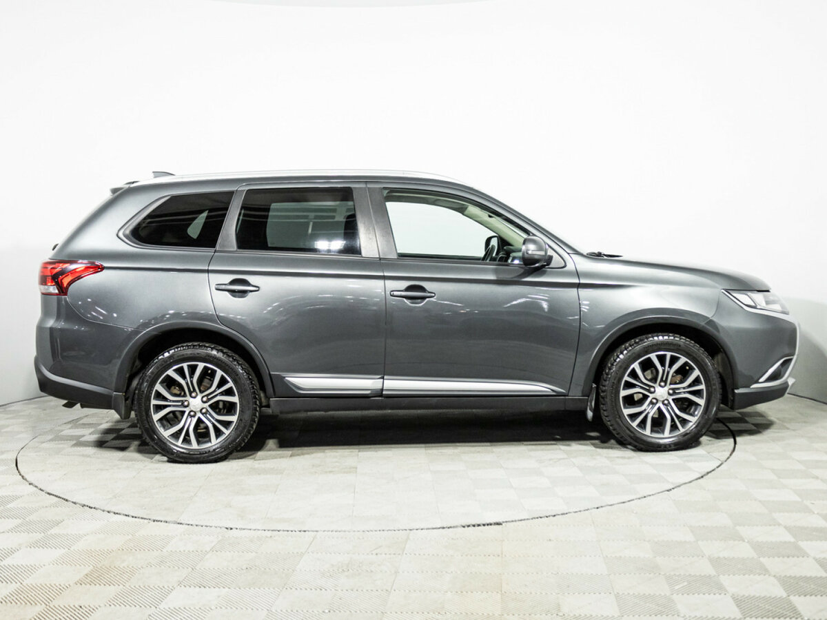Mitsubishi Outlander 2017 года с пробегом. Фото: #3