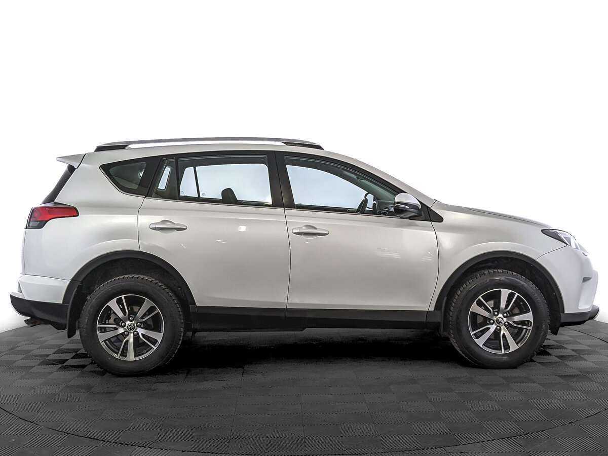 Toyota RAV4 2019 года с пробегом. Фото: #3