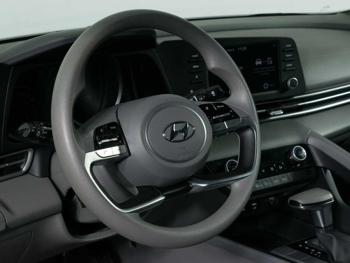 Hyundai Elantra 2021 года с пробегом. Фото: #13