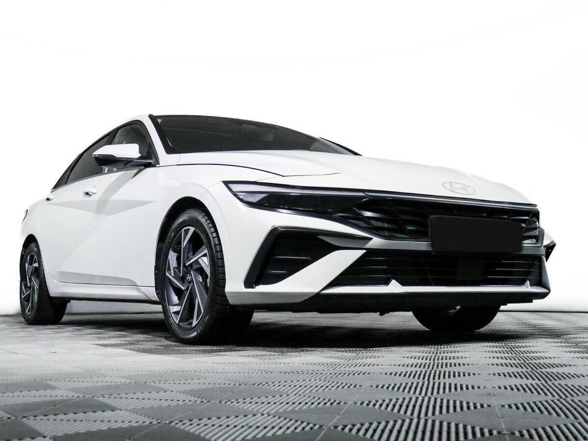 Hyundai Elantra 2023 года с пробегом. Фото: #15