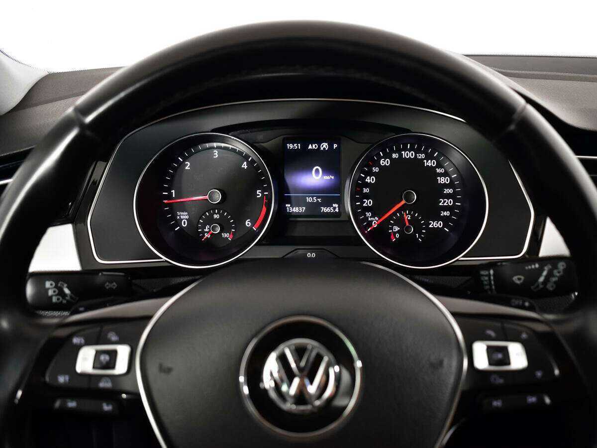 Volkswagen Passat 2018 года с пробегом. Фото: #10