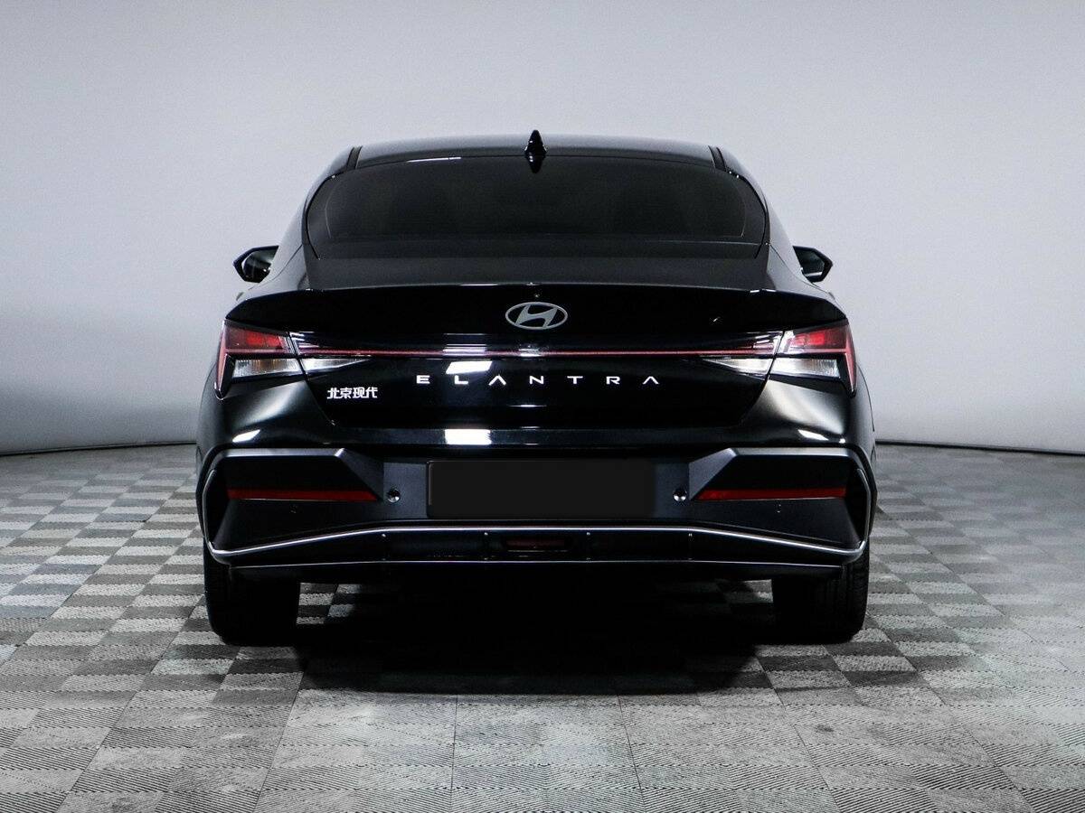 Hyundai Elantra 2024 года с пробегом. Фото: #5