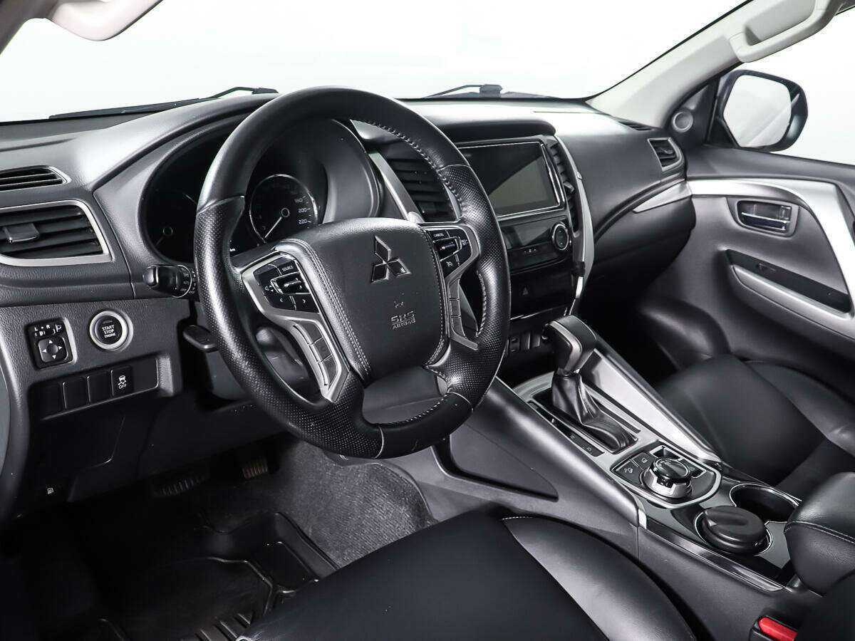 Mitsubishi Pajero Sport 2018 года с пробегом. Фото: #12