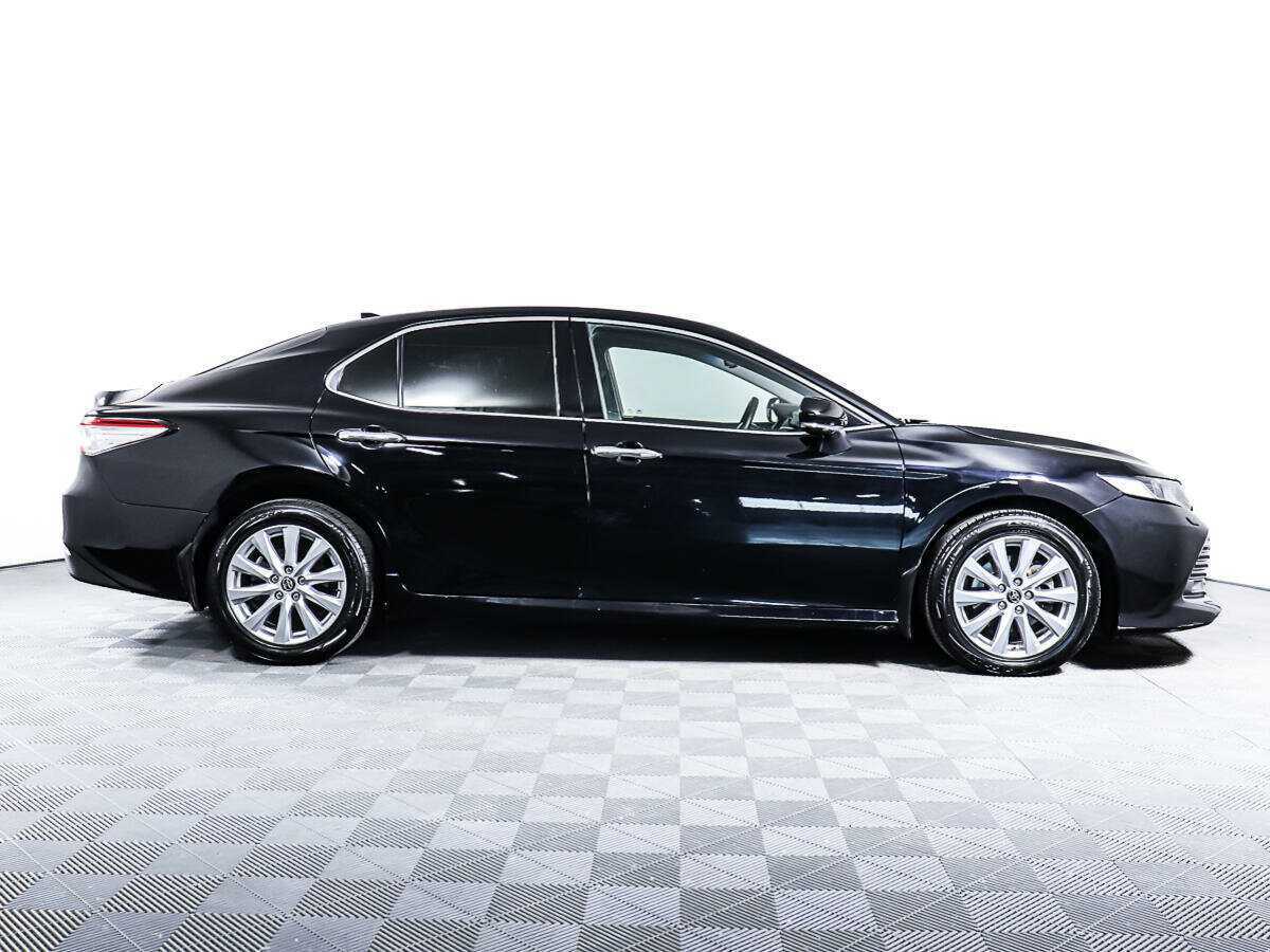 Toyota Camry 2019 года с пробегом. Фото: #2