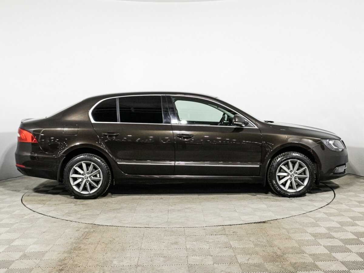 Skoda Superb 2014 года с пробегом. Фото: #3