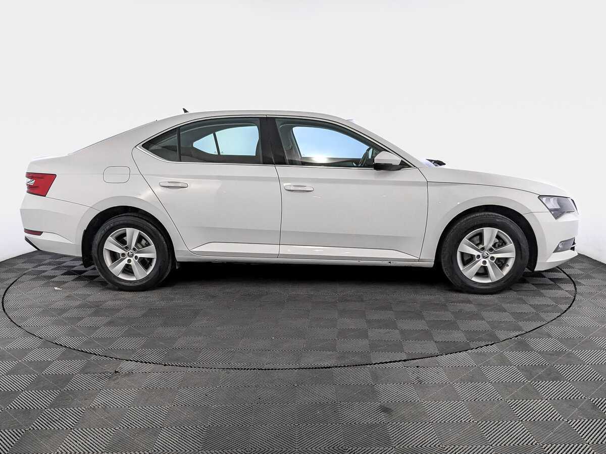 Skoda Superb 2017 года с пробегом. Фото: #3