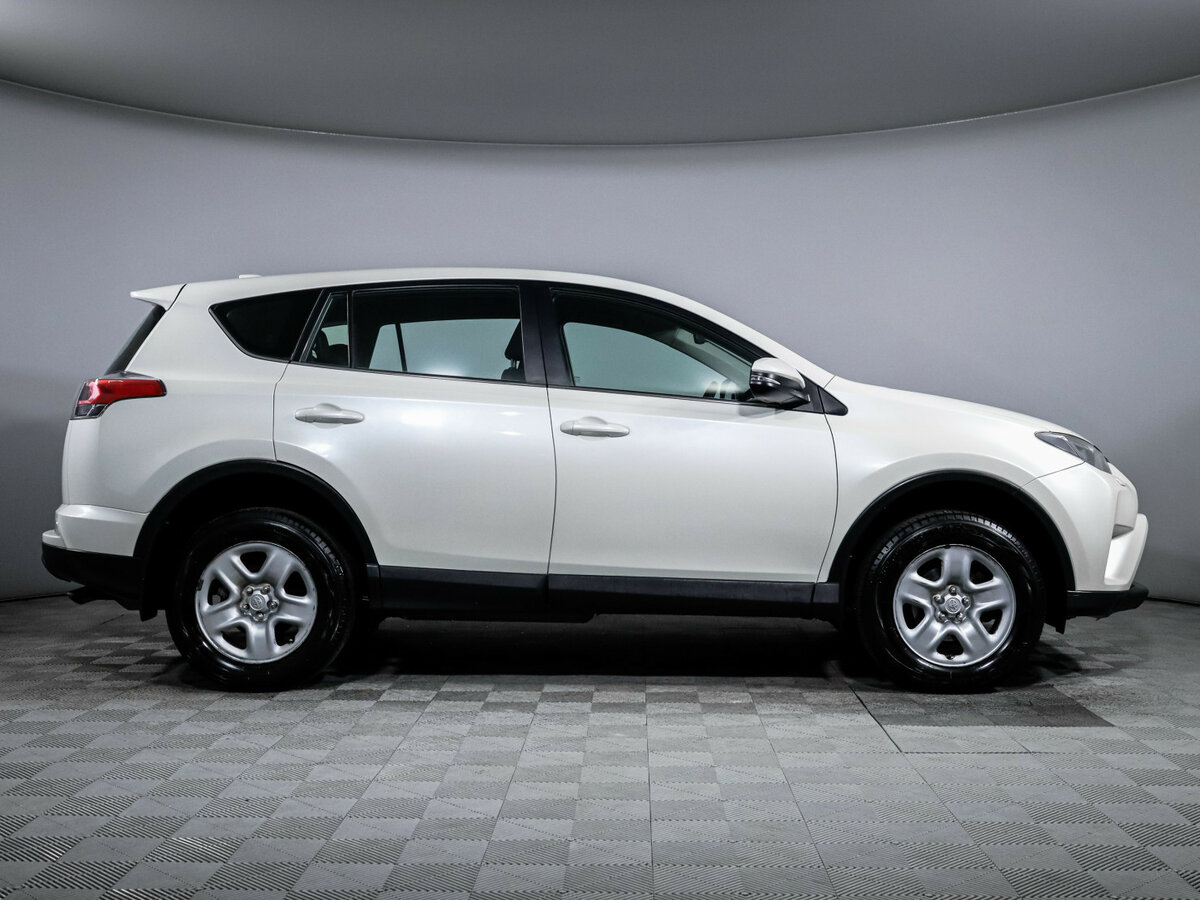 Toyota RAV4 2017 года с пробегом. Фото: #3