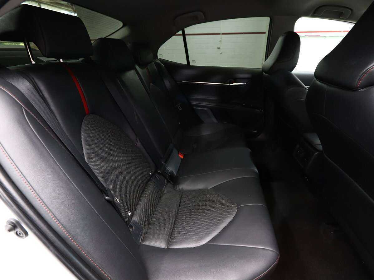 Toyota Camry 2020 года с пробегом. Фото: #12