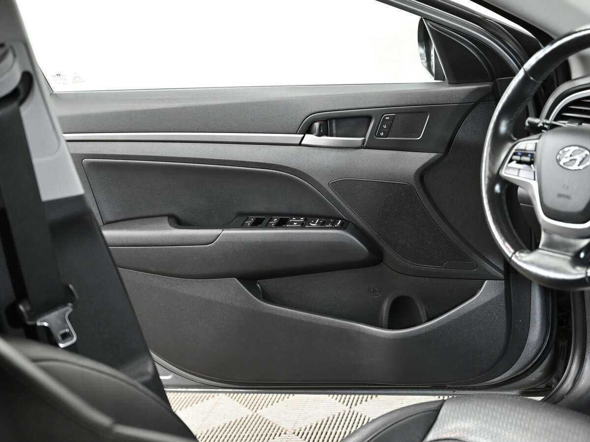 Hyundai Elantra 2018 года с пробегом. Фото: #10