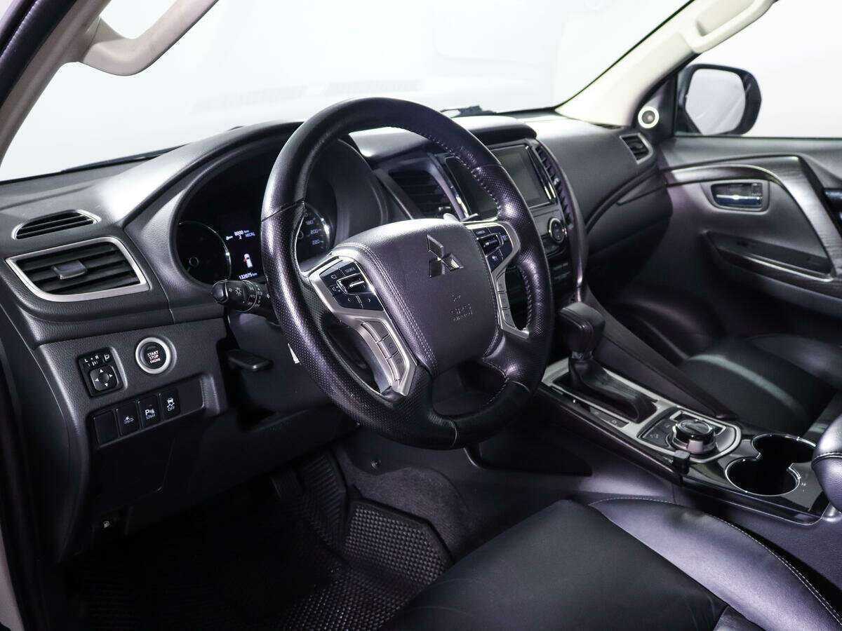Mitsubishi Pajero Sport 2018 года с пробегом. Фото: #11
