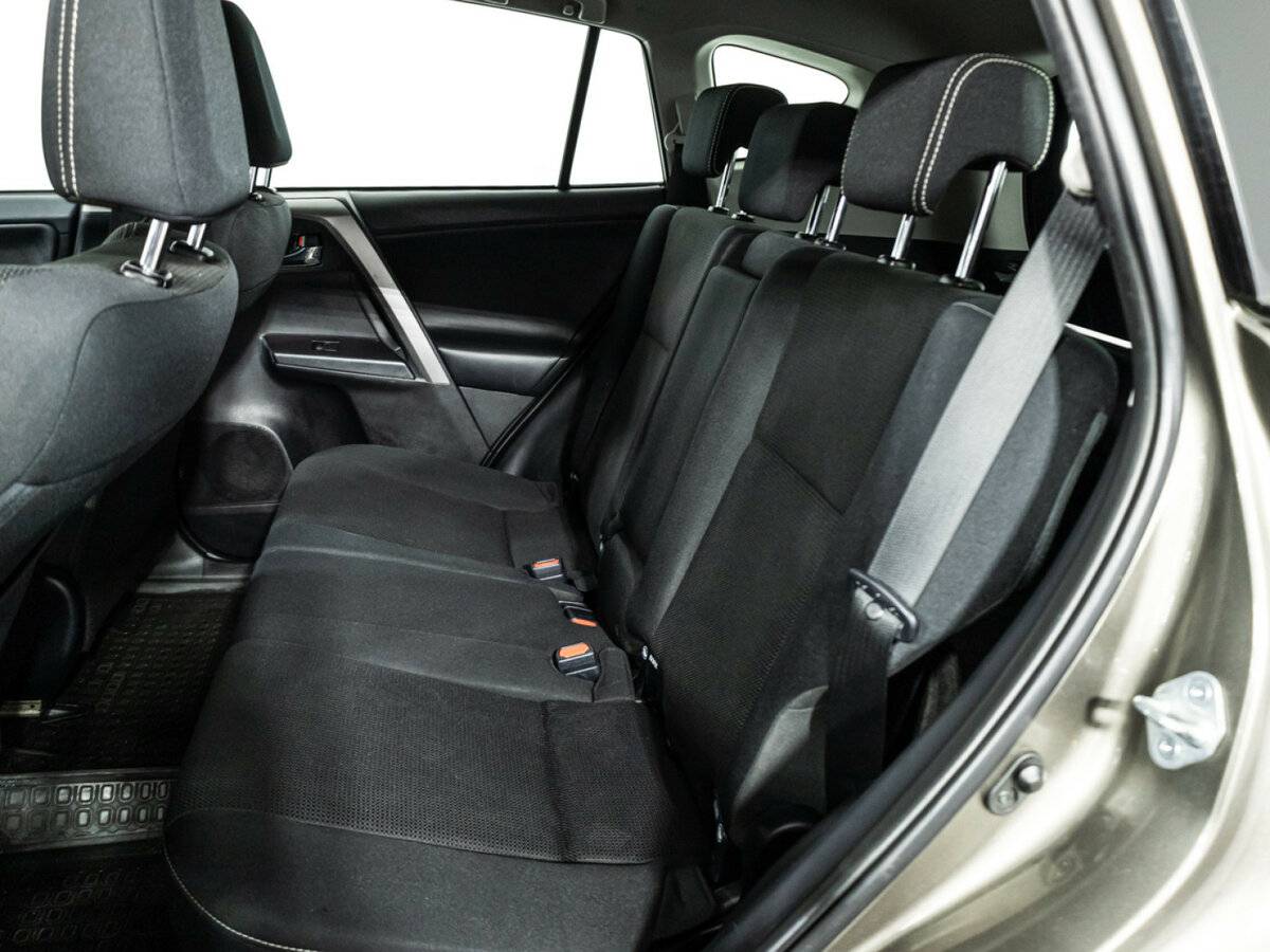 Toyota RAV4 2017 года с пробегом. Фото: #9