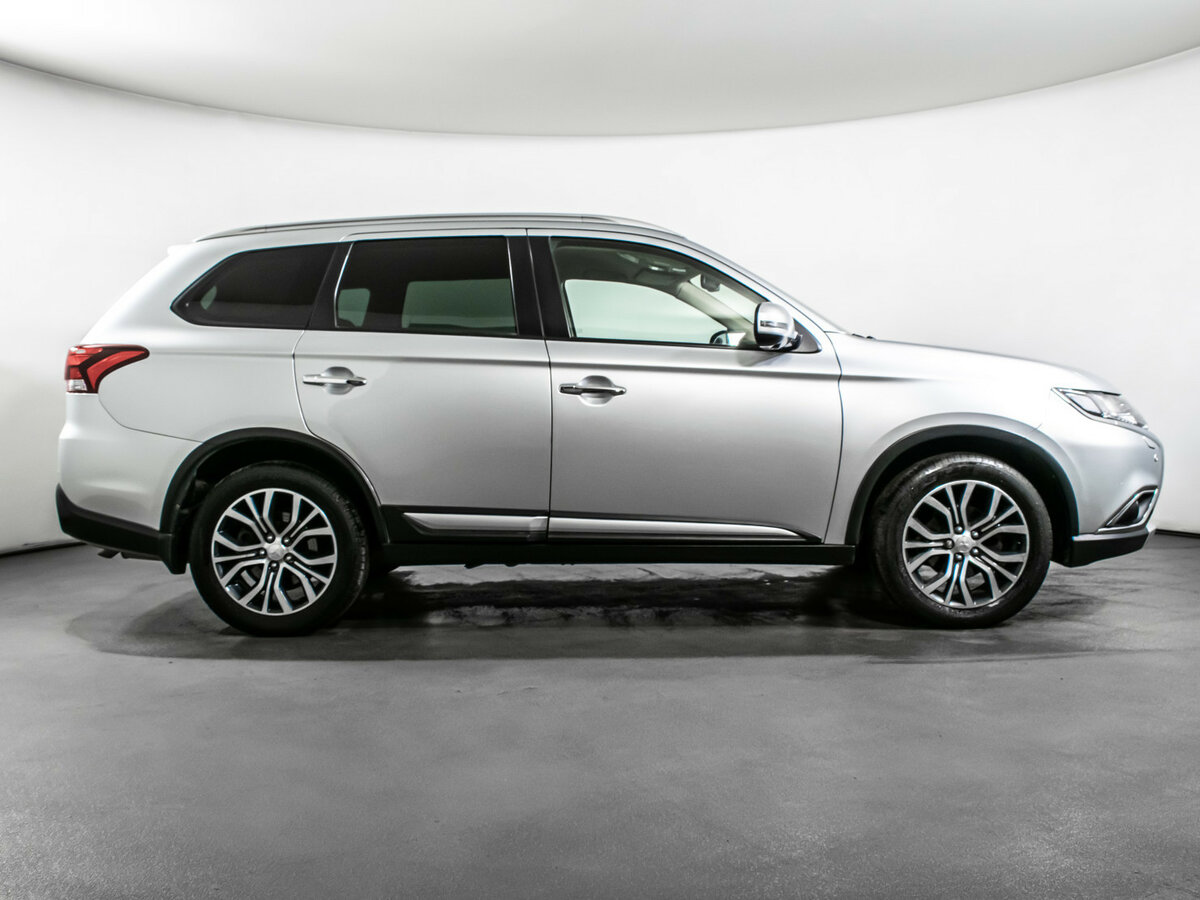 Mitsubishi Outlander 2017 года с пробегом. Фото: #3