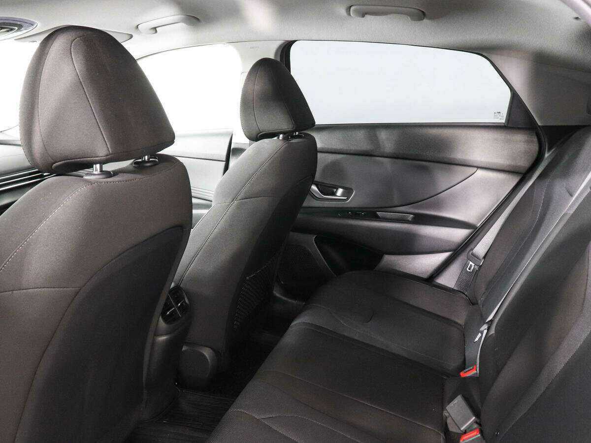 Hyundai Elantra 2022 года с пробегом. Фото: #12