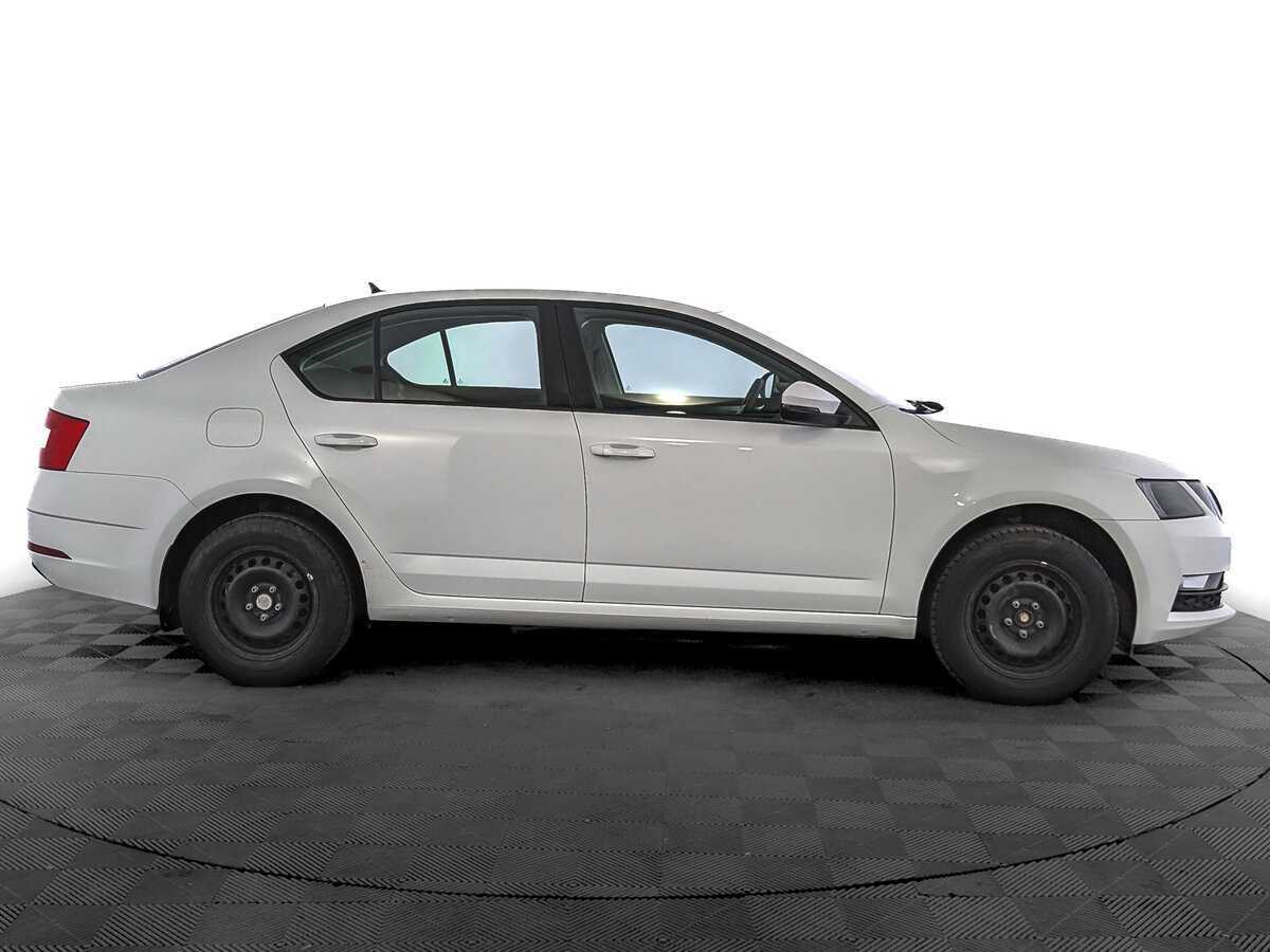 Skoda Octavia 2020 года с пробегом. Фото: #3