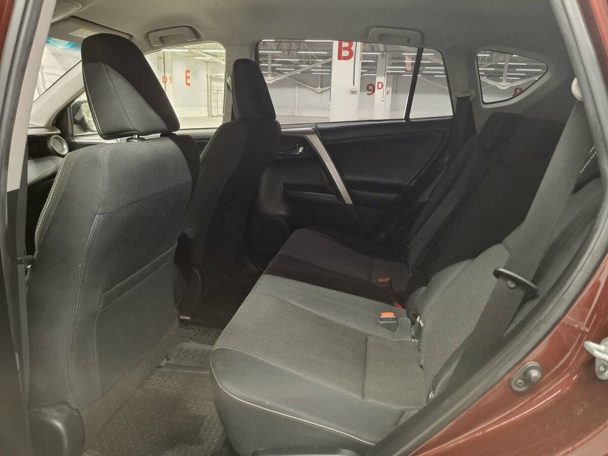 Toyota RAV4 2016 года с пробегом. Фото: #10