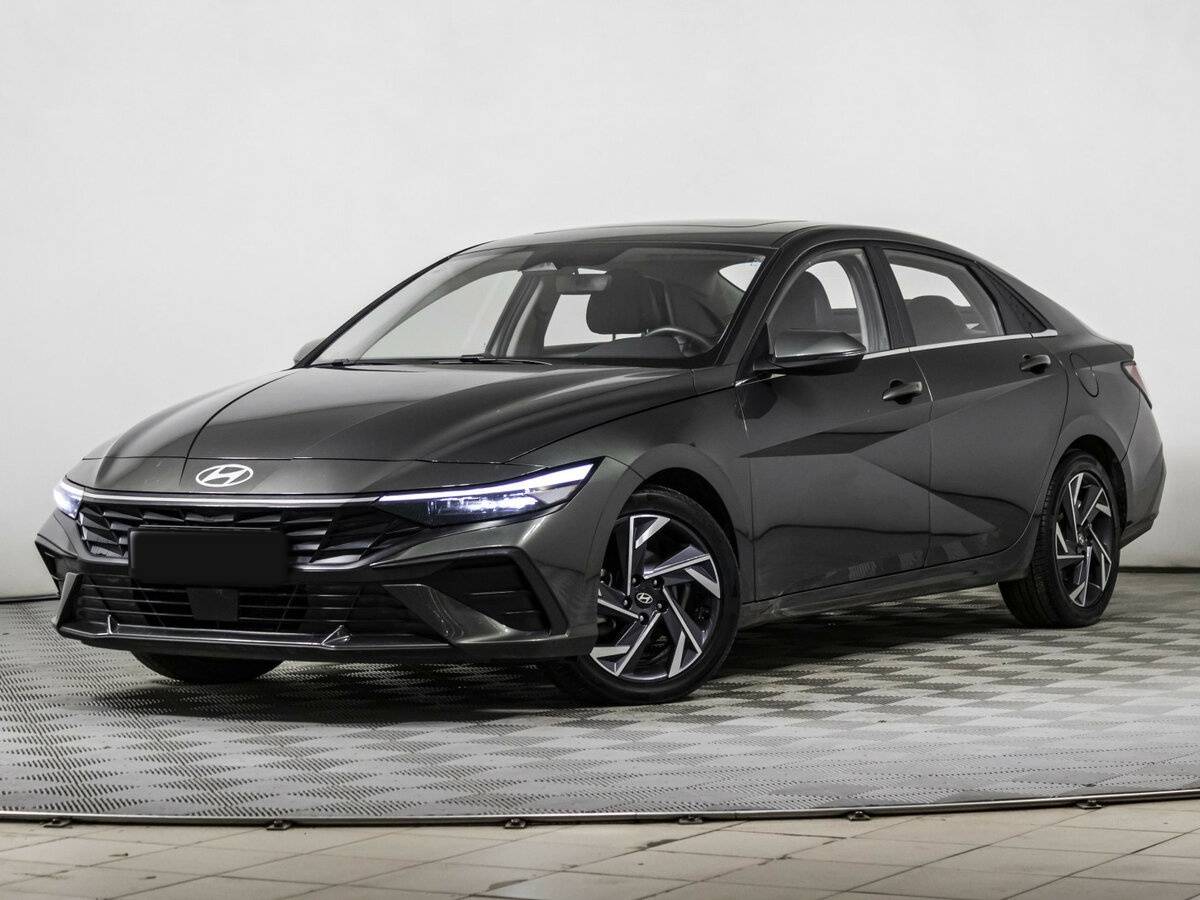 Hyundai Elantra 2023 года с пробегом. Посмотреть фото