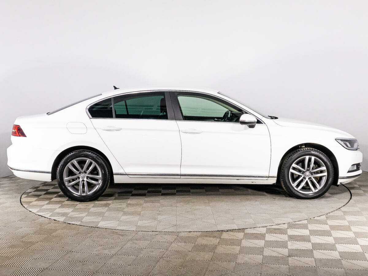 Volkswagen Passat 2017 года с пробегом. Фото: #3