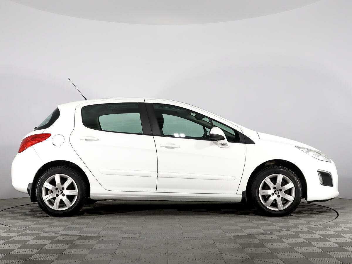 Peugeot 308 2012 года с пробегом. Фото: #3