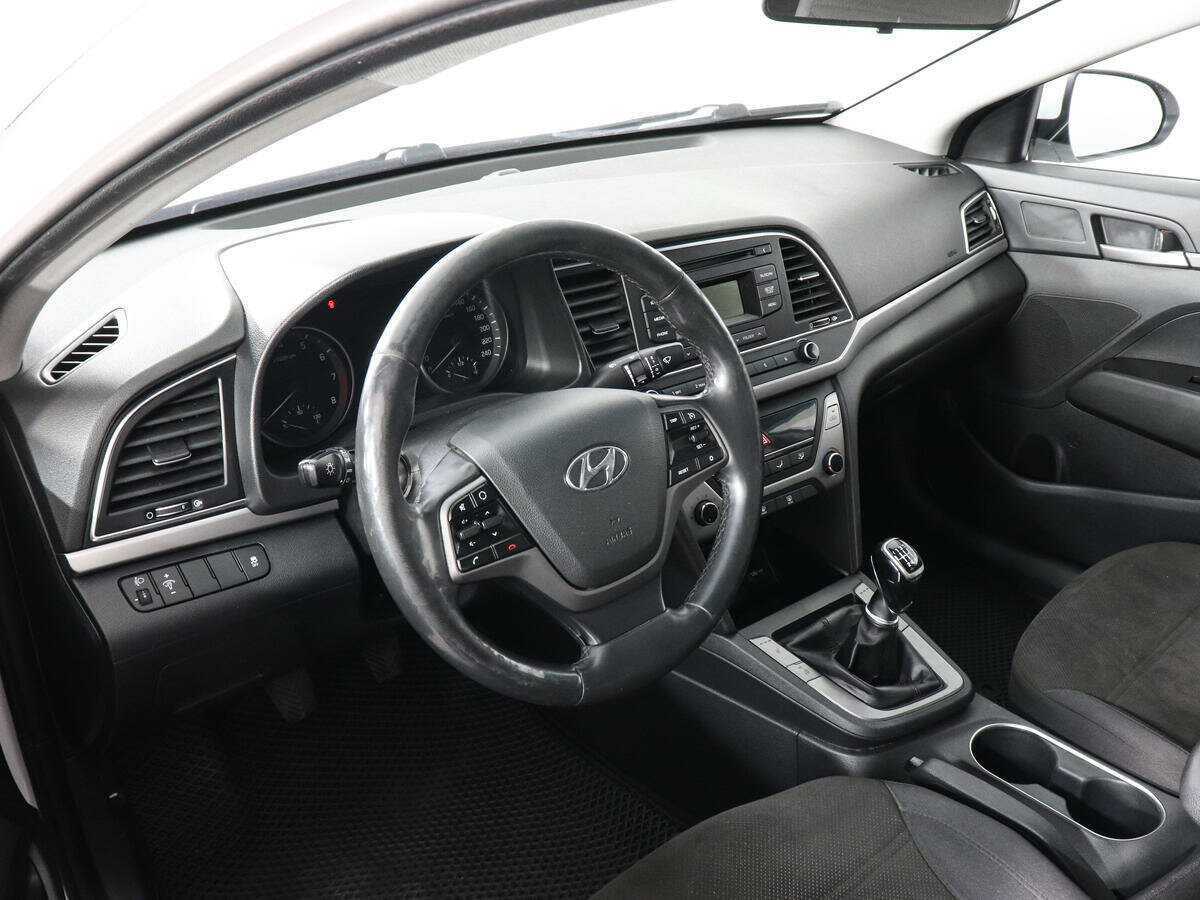 Hyundai Elantra 2018 года с пробегом. Фото: #3
