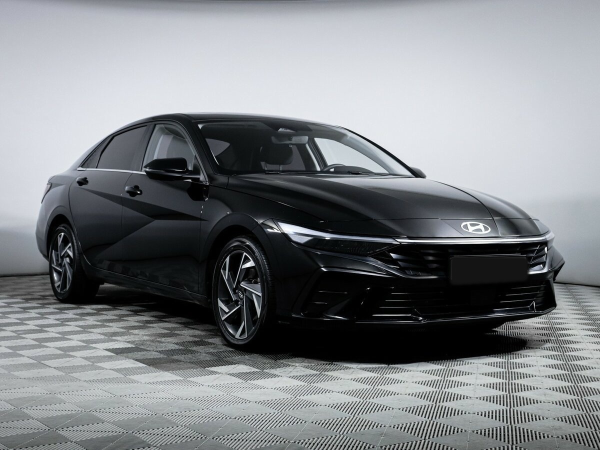 Hyundai Elantra 2023 года с пробегом. Фото: #2