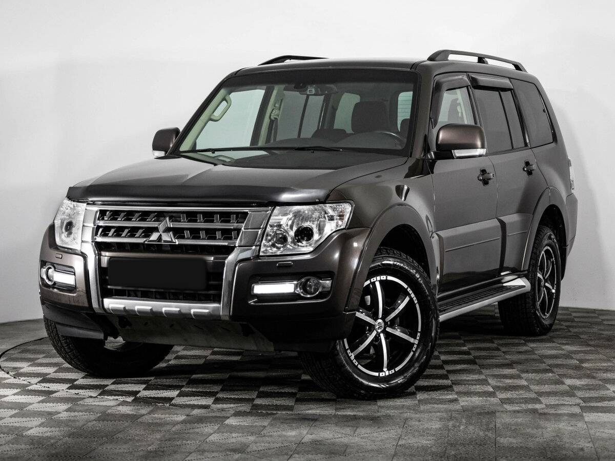 Mitsubishi Pajero 2017 года с пробегом. Посмотреть фото