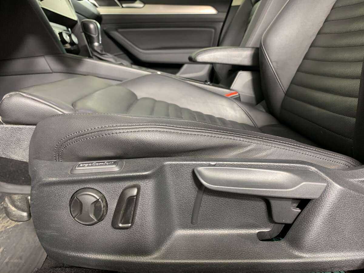 Volkswagen Passat 2019 года с пробегом. Фото: #13