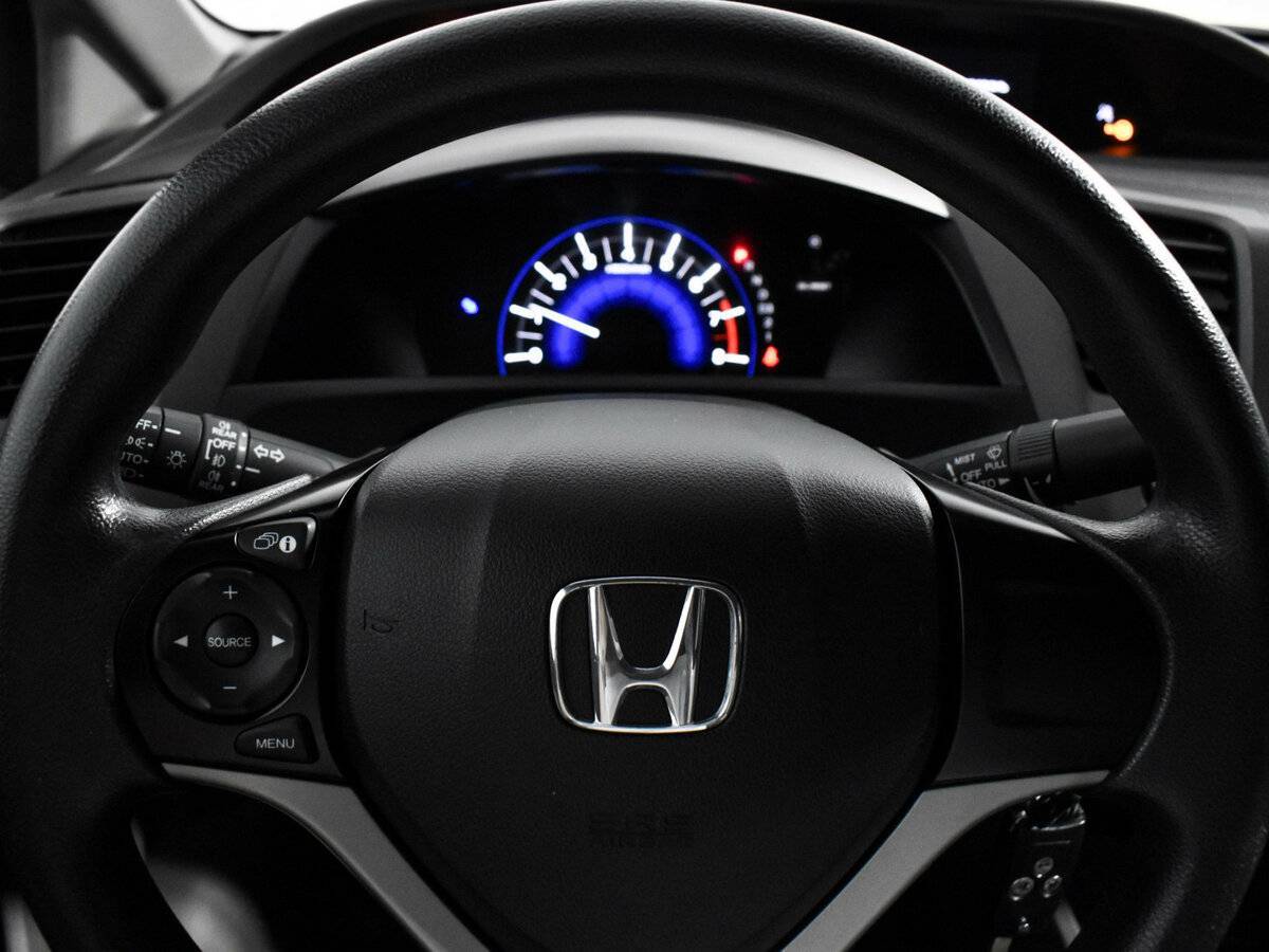 Honda Civic 2012 года с пробегом. Фото: #14
