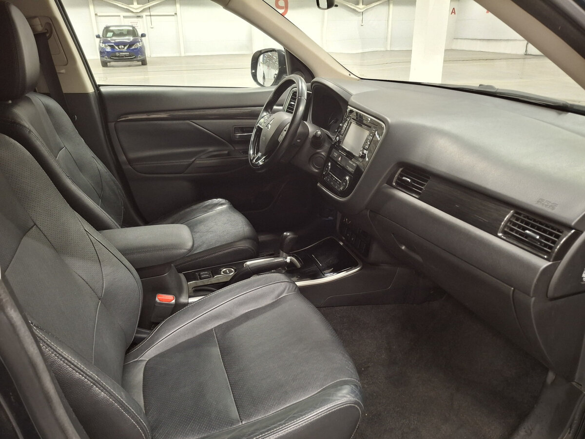 Mitsubishi Outlander 2017 года с пробегом. Фото: #9