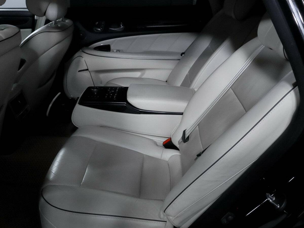 Hyundai Equus 2013 года с пробегом. Фото: #9