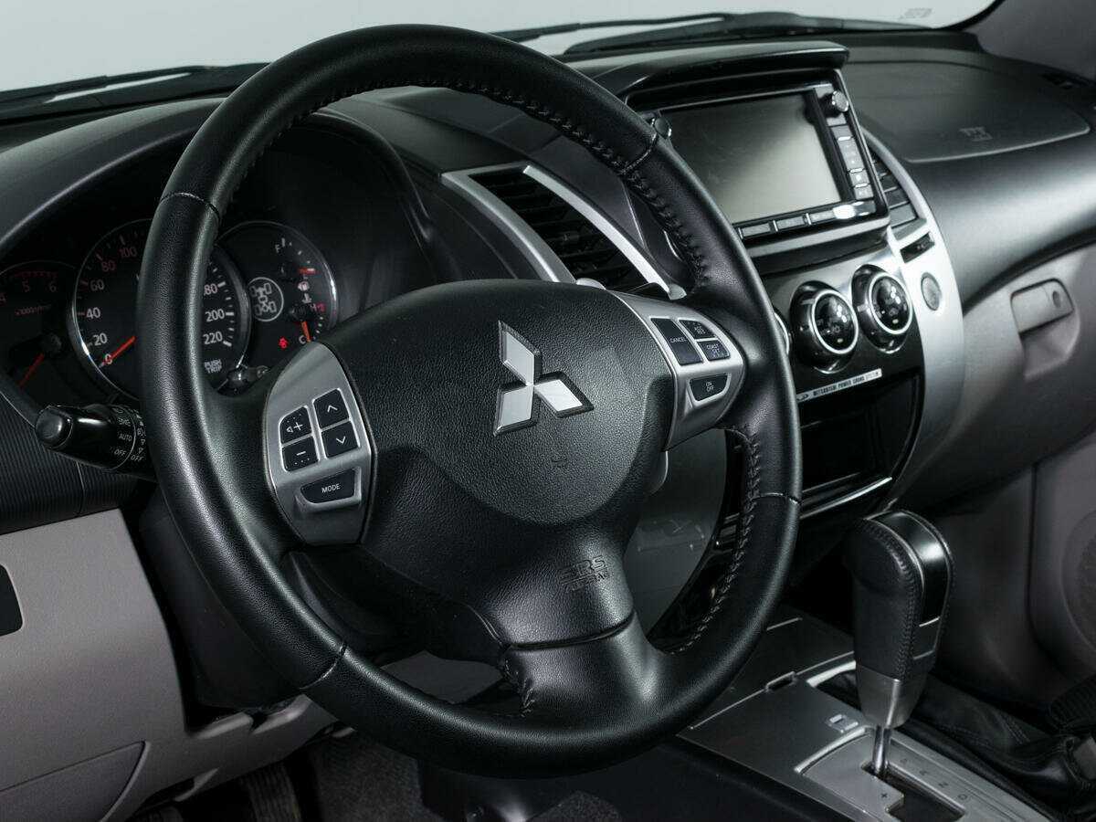Mitsubishi Pajero Sport 2013 года с пробегом. Фото: #14