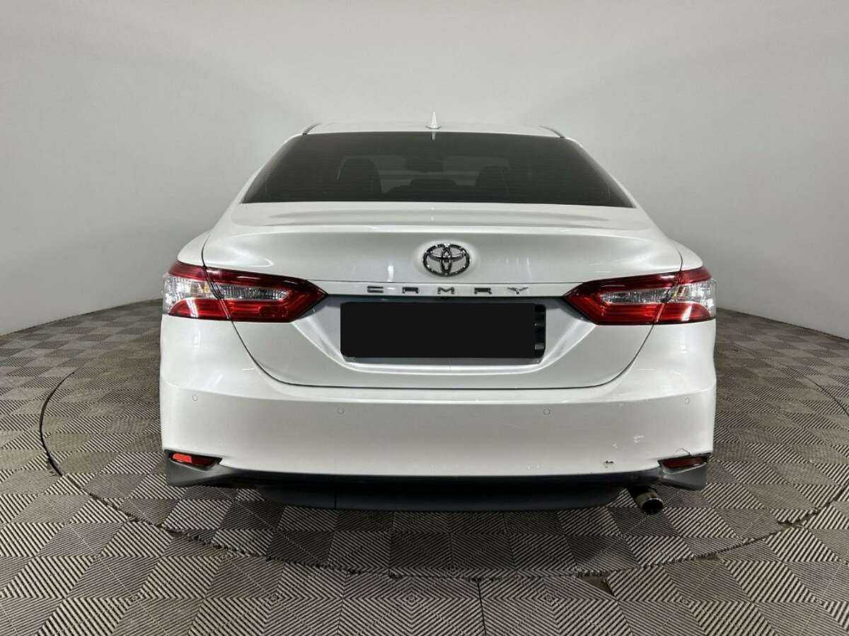 Toyota Camry 2021 года с пробегом. Фото: #2