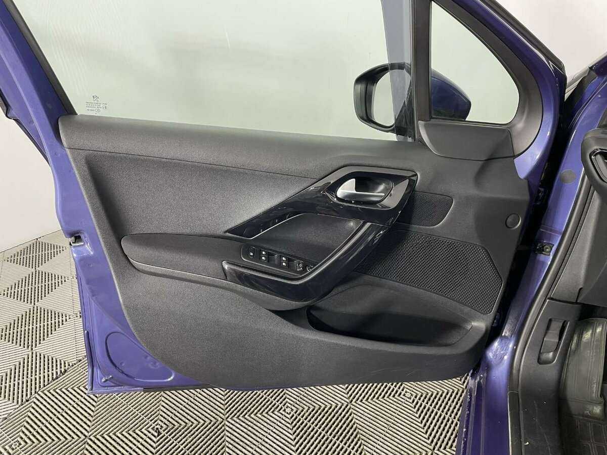Peugeot 208 2014 года с пробегом. Фото: #7