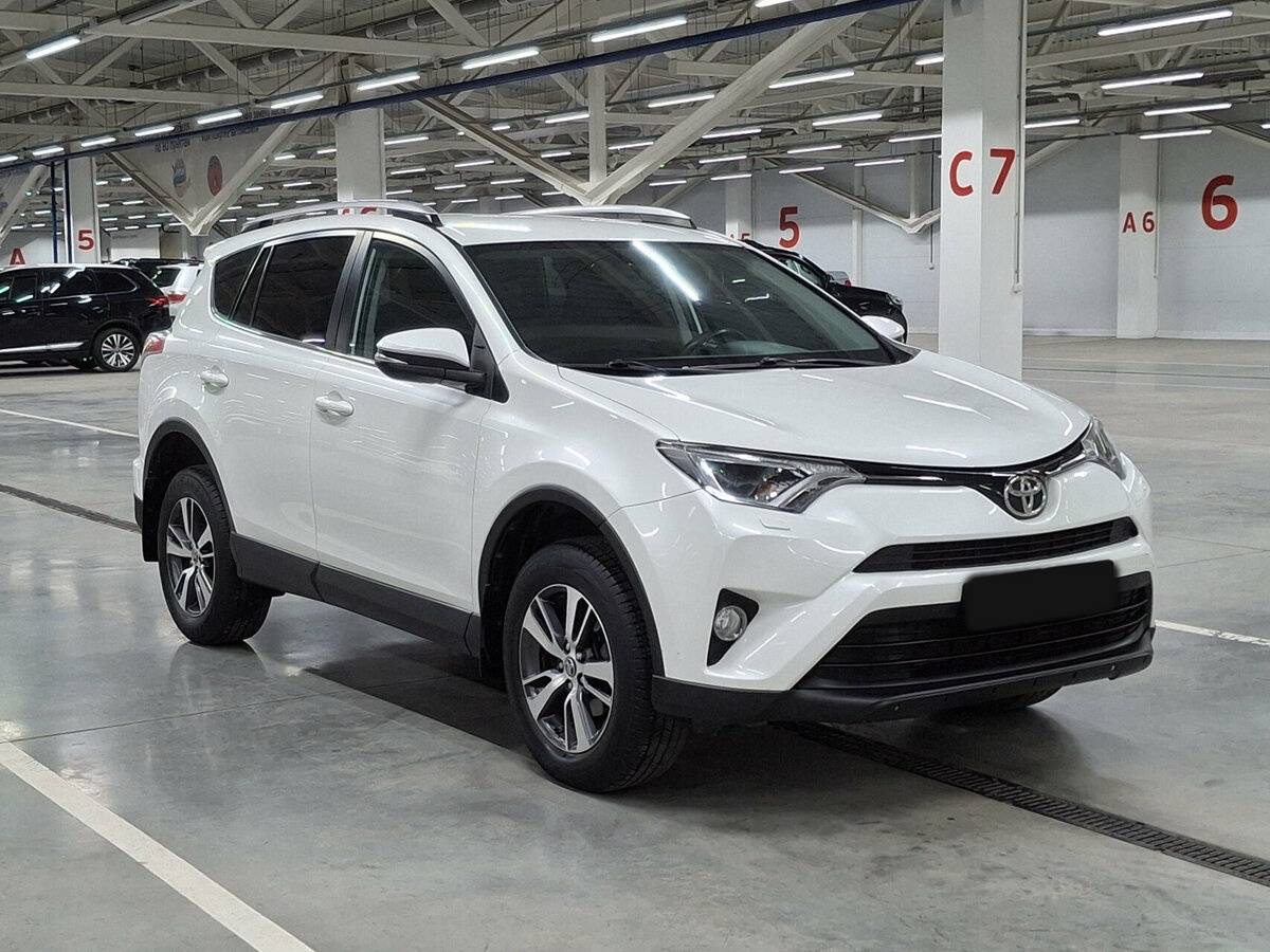 Toyota RAV4 2016 года с пробегом. Фото: #2