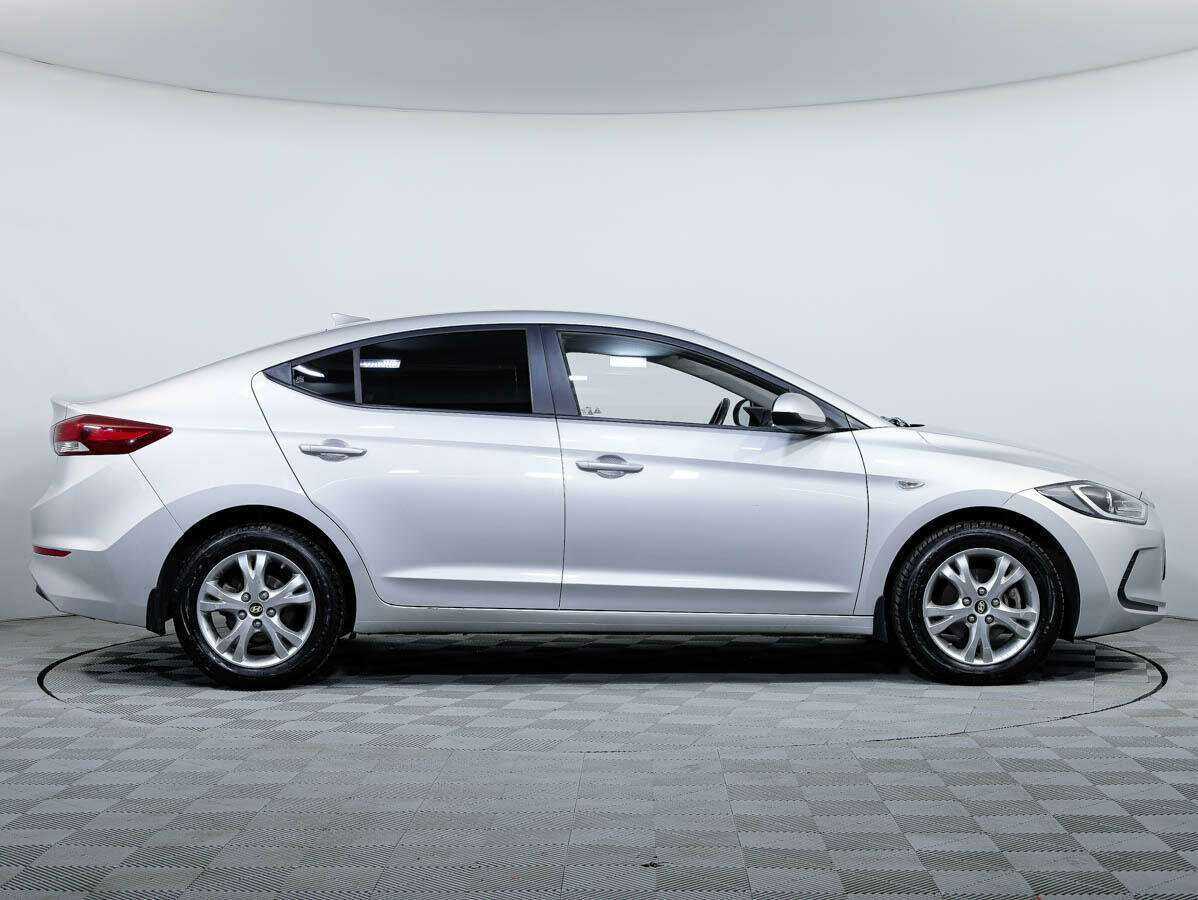 Hyundai Elantra 2018 года с пробегом. Фото: #2