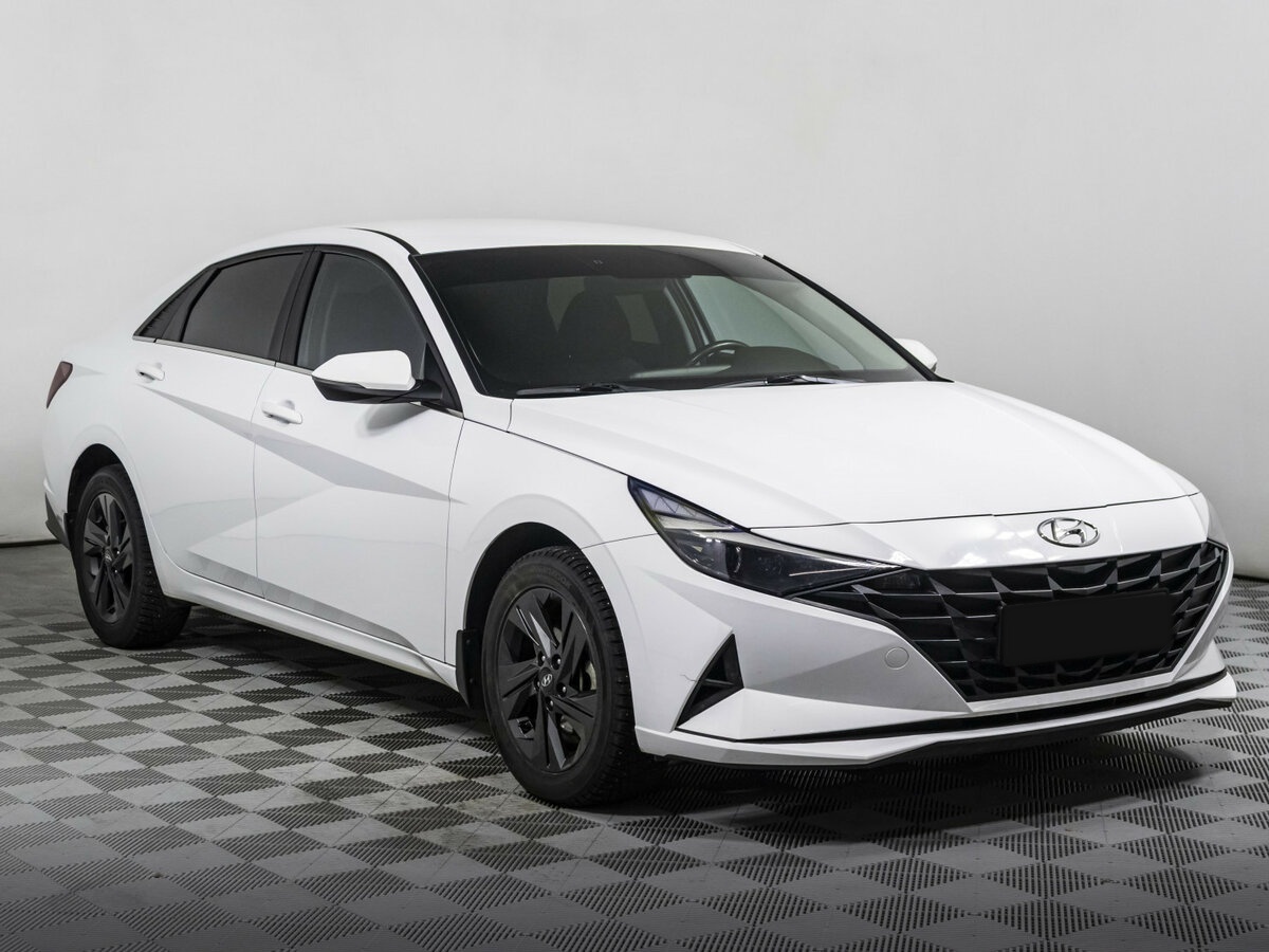 Hyundai Elantra 2021 года с пробегом. Фото: #2