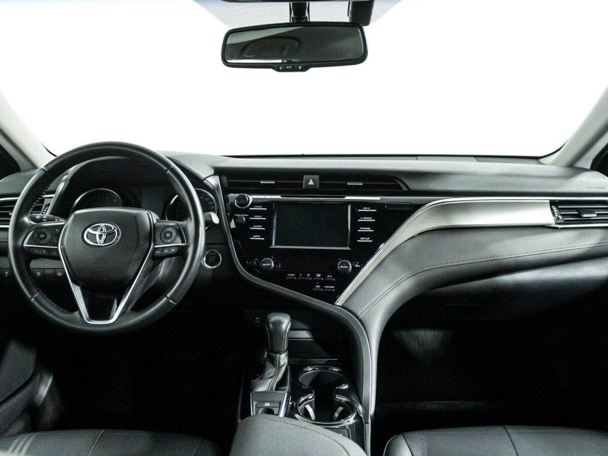 Toyota Camry 2018 года с пробегом. Фото: #12