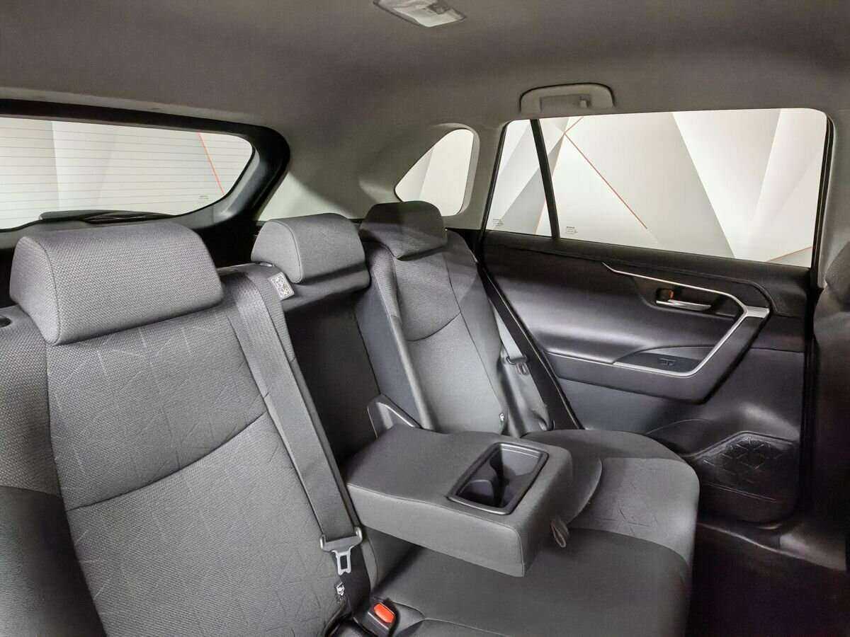 Toyota RAV4 2020 года с пробегом. Фото: #12