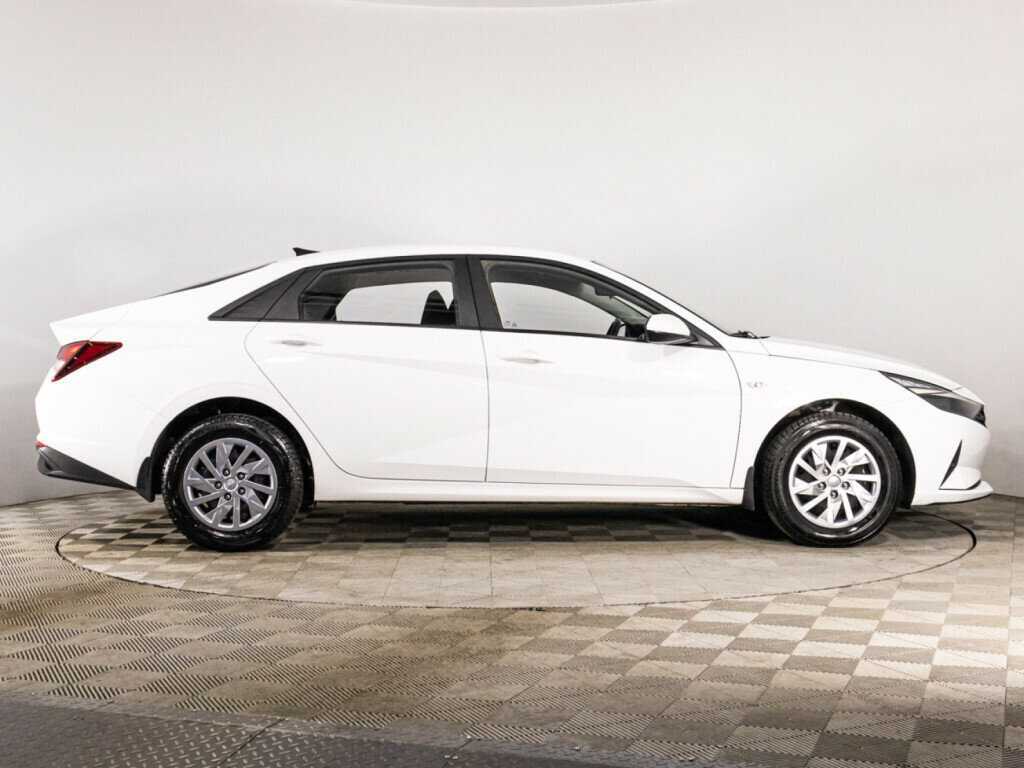 Hyundai Elantra 2021 года с пробегом. Фото: #3