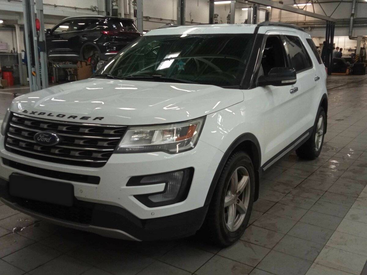 Ford Explorer 2017 года с пробегом. Посмотреть фото