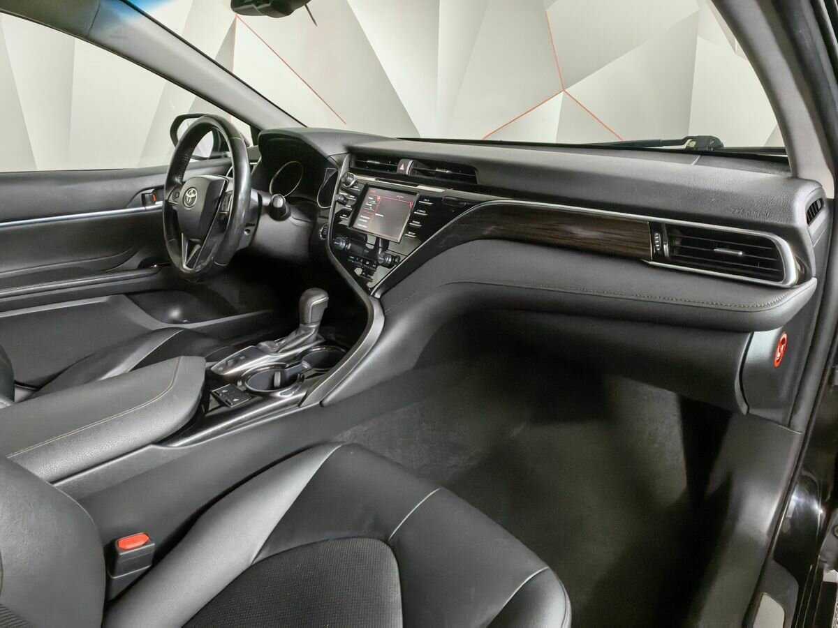 Toyota Camry 2019 года с пробегом. Фото: #8