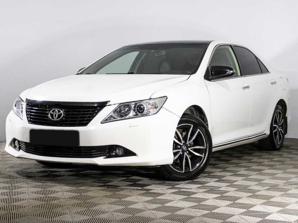 Toyota Camry 2012 года с пробегом. Посмотреть фото