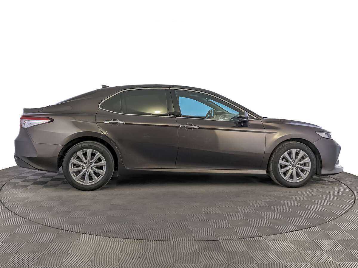 Toyota Camry 2018 года с пробегом. Фото: #3