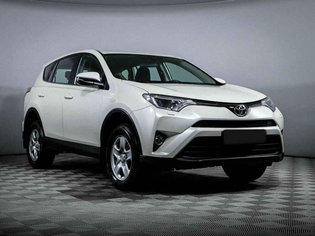 Toyota RAV4 2017 года с пробегом. Фото: #2