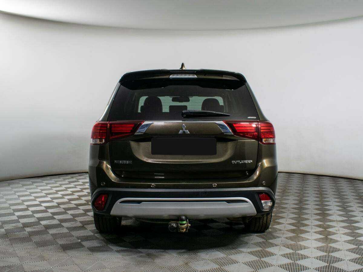 Mitsubishi Outlander 2018 года с пробегом. Фото: #2