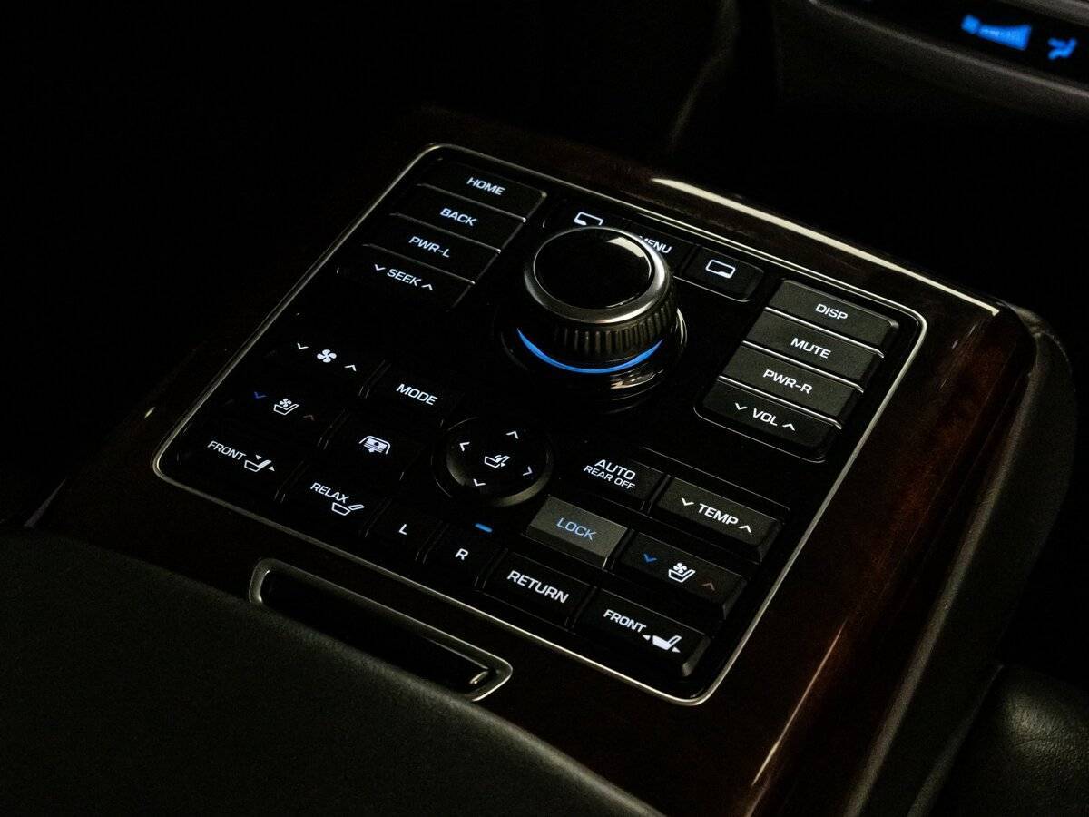 Hyundai Equus 2015 года с пробегом. Фото: #21
