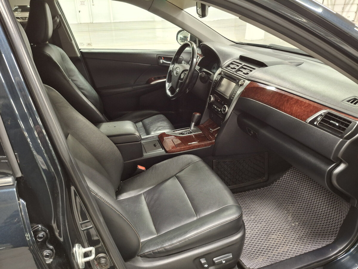 Toyota Camry 2014 года с пробегом. Фото: #14