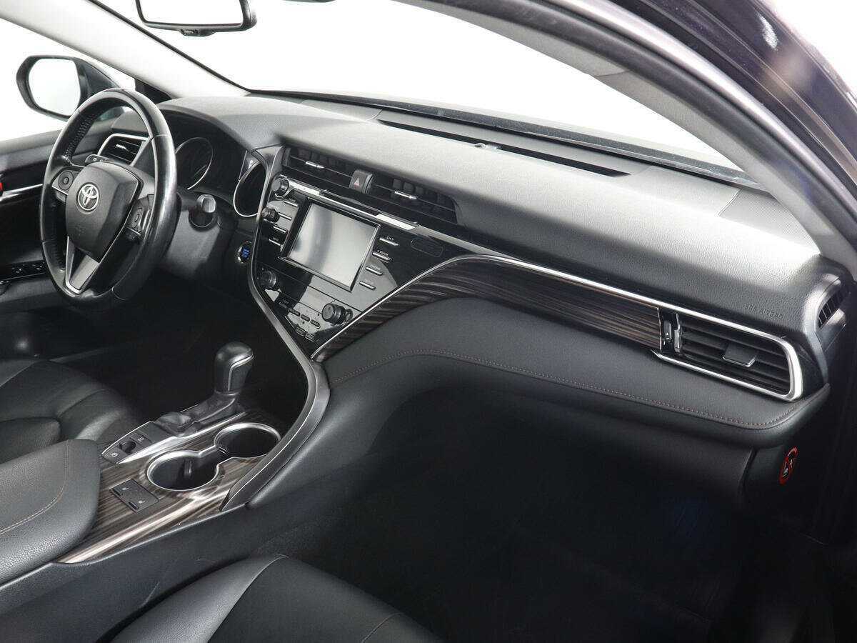 Toyota Camry 2019 года с пробегом. Фото: #9