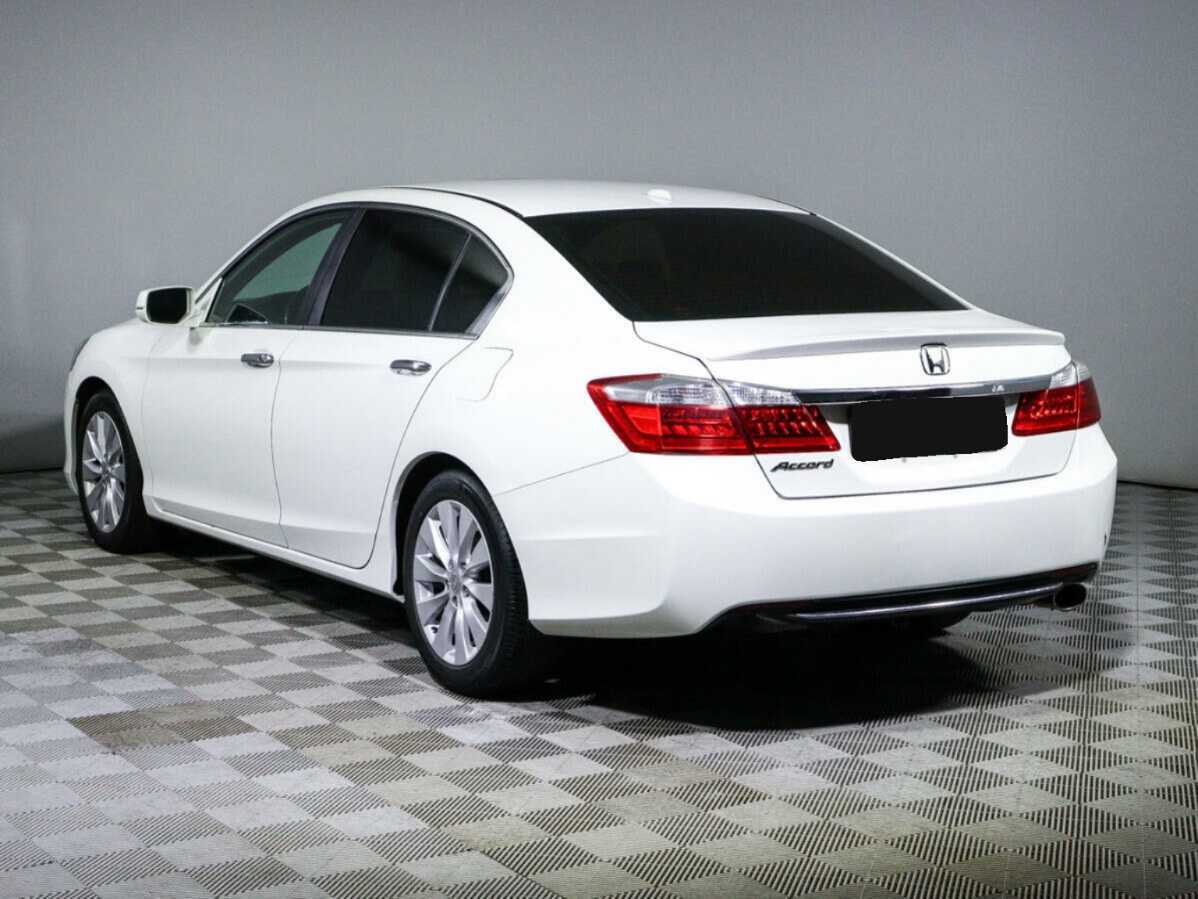 Honda Accord 2012 года с пробегом. Фото: #5